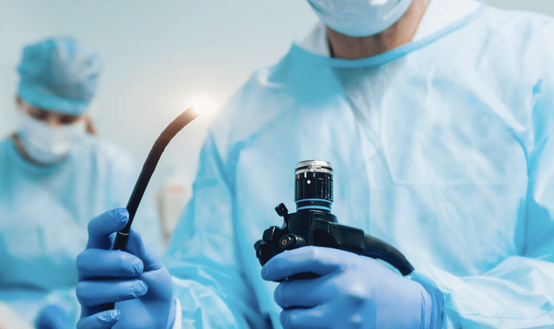 manga endoscopica doctor con endoscopio en cirugia bariatrica